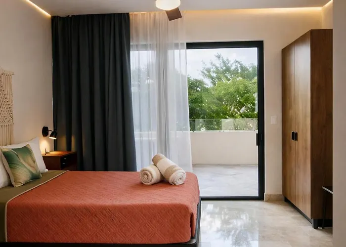 Heushaven 2 Bed Swim-Up, Griljacuzzialdea Zama