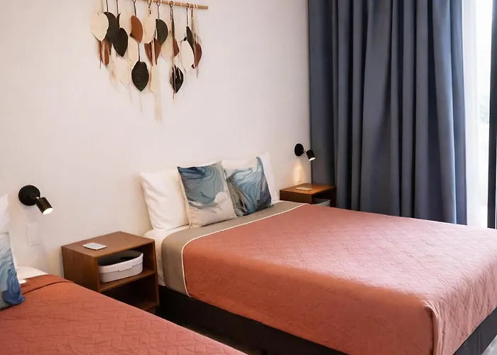 Heushaven 2 Bed Swim-Up, Griljacuzzialdea Zama